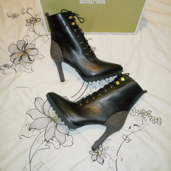 Michael Kors Kyle Lace Up Boots - Picture 4 of 10
